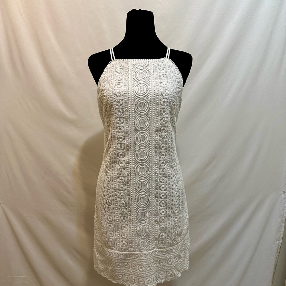 NWT White House Black Market Stylish White Lace Shift Dress. Size 6